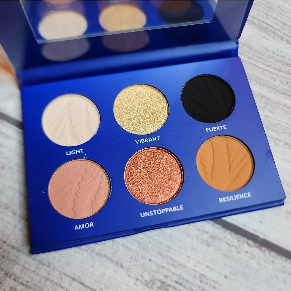 Tresluce beauty eyeshadow palette.